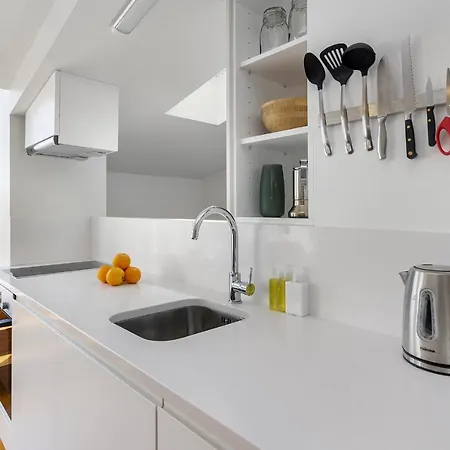 Whome Alfama 2-bed Minimalist Retreat For Digital Nomads & Remote Workers * Лиссабон