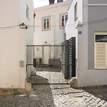 Whome Alfama 2-bed Minimalist Retreat For Digital Nomads & Remote Workers ליסבון