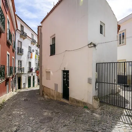Apartment Whome Alfama 2-bed Minimalist Retreat For Digital Nomads & Remote Workers Lissabon