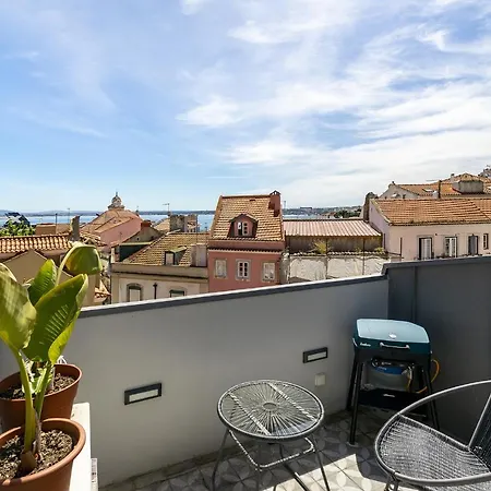 Whome Alfama 2-bed Minimalist Retreat For Digital Nomads & Remote Workers * ליסבון